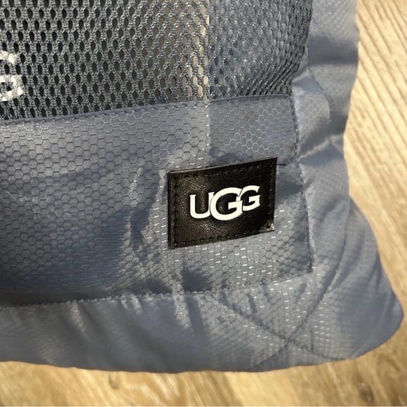 UGG Mischa Quilted Outdoor Blanket Hiking Beach Picnic Camping Gray White 60x72 - Picture 3 of 8